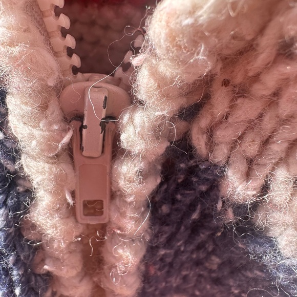 Sweater with hood and pockets - Picture 8 of 8